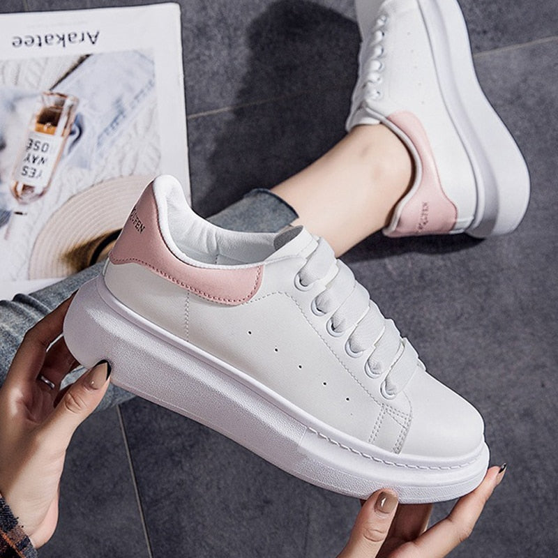 Damen Plateau Sneaker – Weiße Wedge Sneaker für bequemes Gehen und Alltag