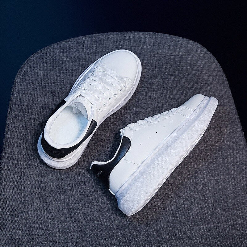 Damen Plateau Sneaker – Weiße Wedge Sneaker für bequemes Gehen und Alltag